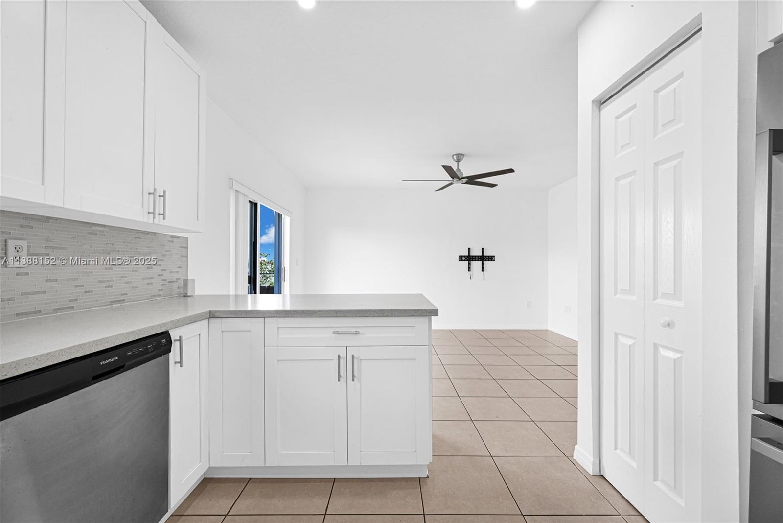 PRECIOUS HOMES AT TWIN LA - Residential