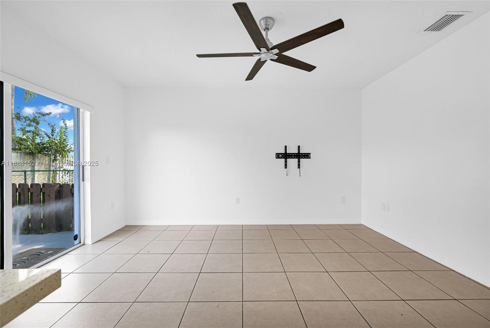 PRECIOUS HOMES AT TWIN LA - Residential