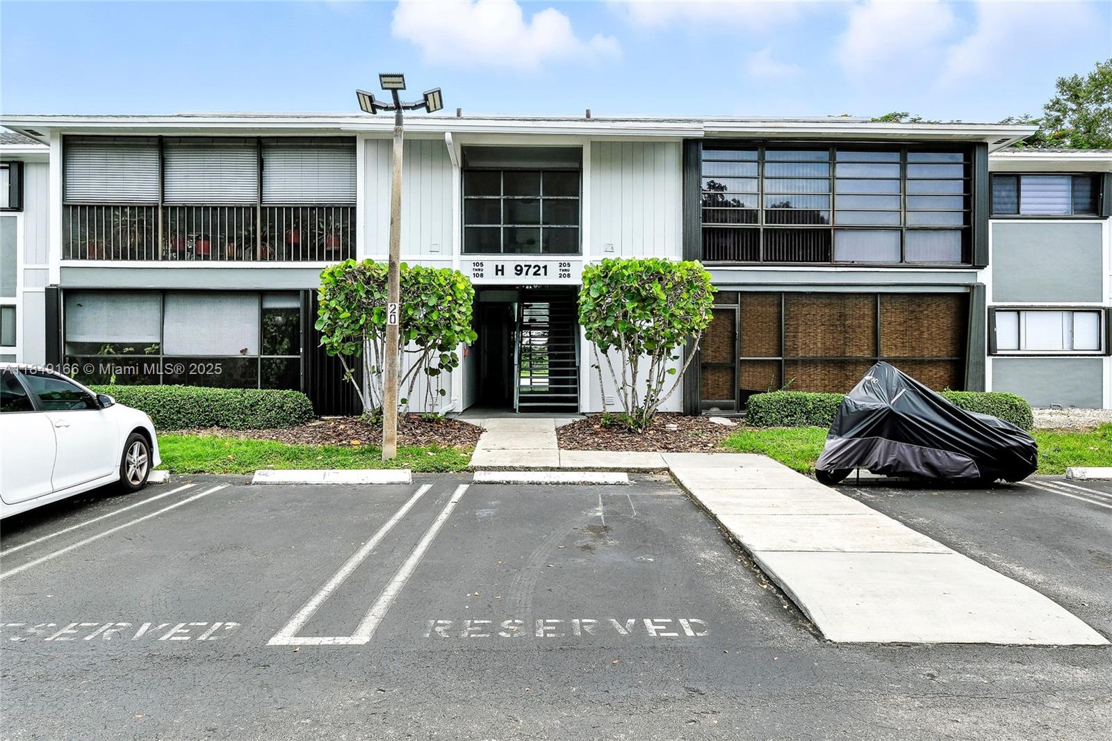 9721 Hammocks Blvd 206