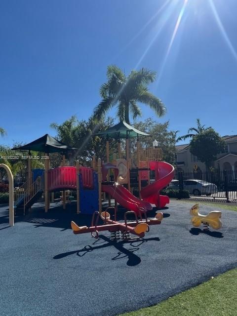 MANDARIN LAKES - Residential