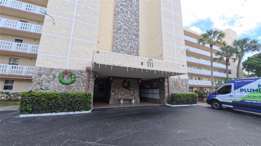 Photo of 111 SE 3rd Ave #502, Dania Beach, FL 33004 (MLS # A11932569)