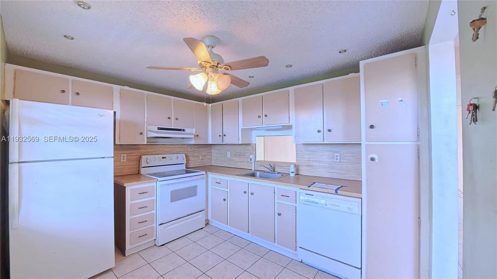 Photo of 111 SE 3rd Ave #502, Dania Beach, FL 33004 (MLS # A11932569)
