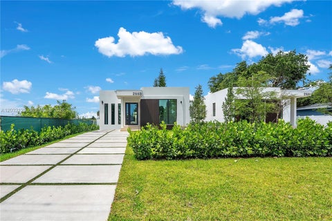 Photo of 2665 Johnson St, Hollywood, FL 33020 (MLS # A12032129)