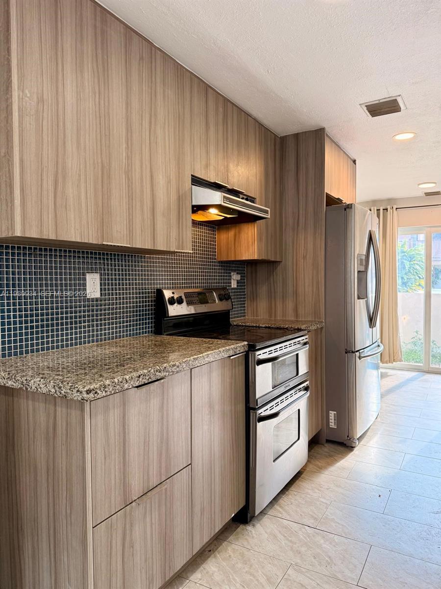 TOWNHOUSES AT JACARANDA C - Residential Lease