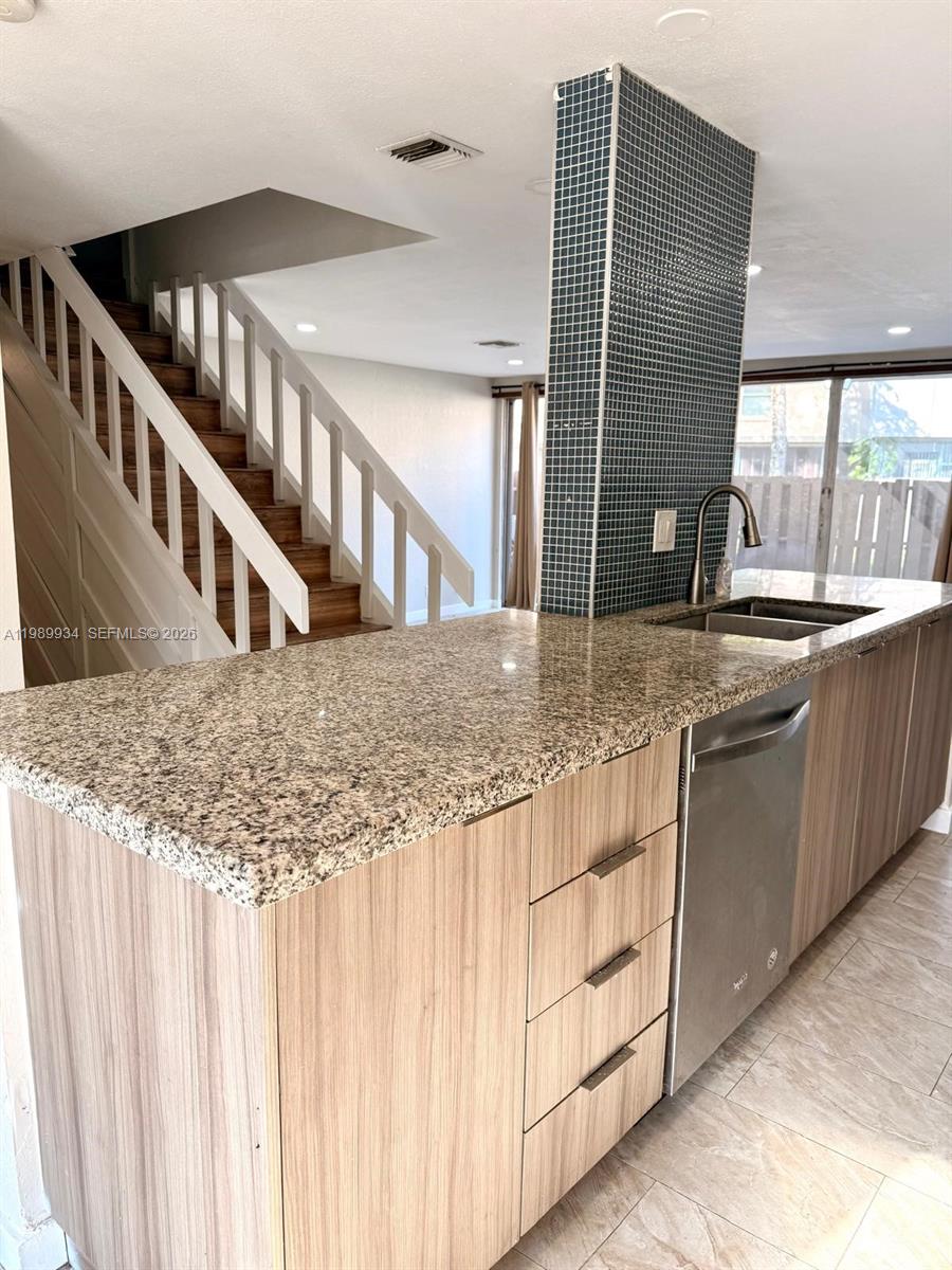 TOWNHOUSES AT JACARANDA C - Residential Lease