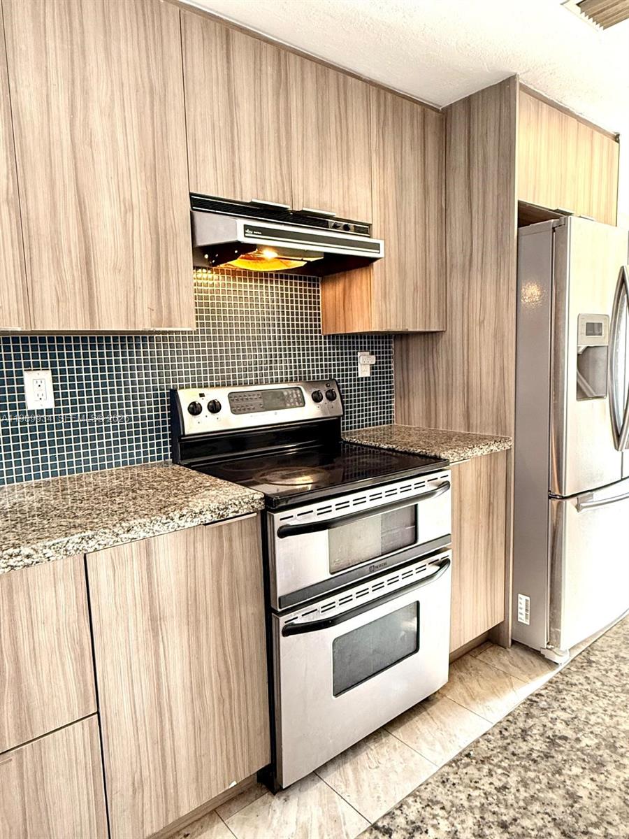 TOWNHOUSES AT JACARANDA C - Residential Lease