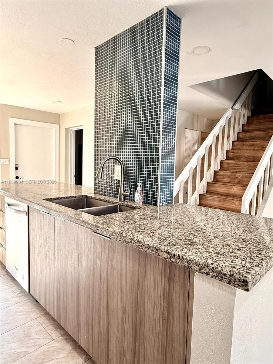 TOWNHOUSES AT JACARANDA C - Residential Lease