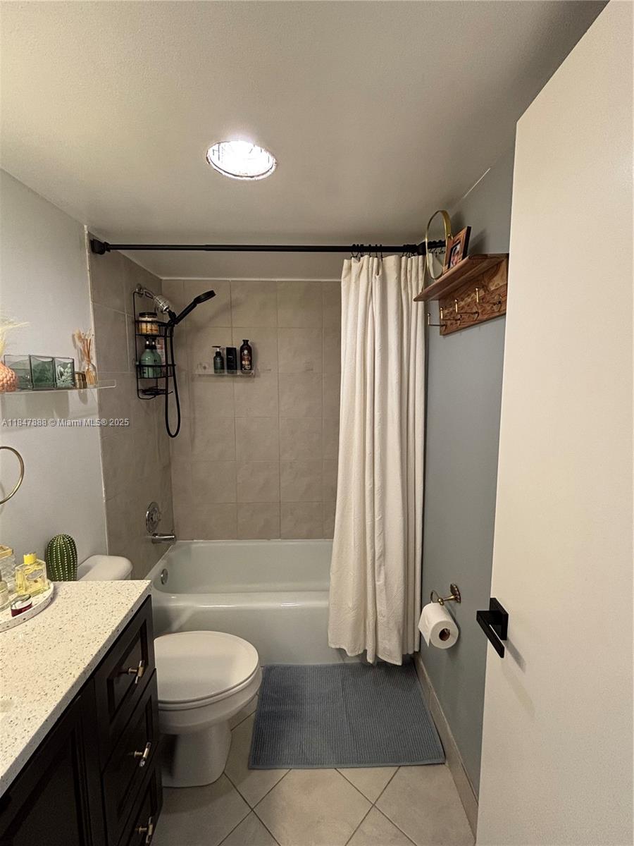 RACQUET CLUB - Residential