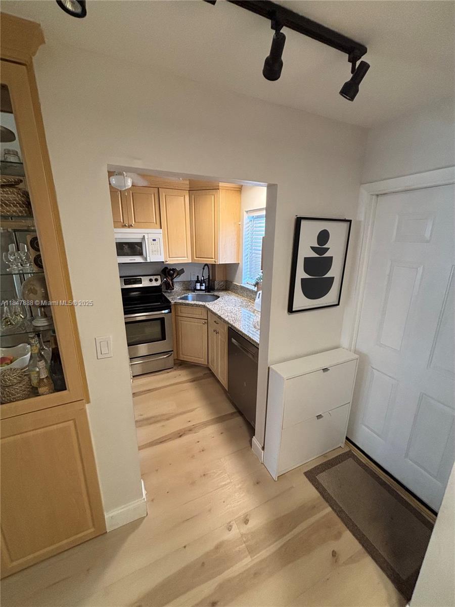 RACQUET CLUB - Residential