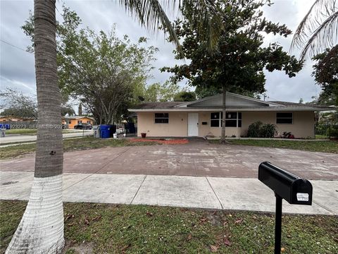 Photo of 1941 NE 2nd Ter, Pompano Beach, FL 33060 (MLS # A11923273)