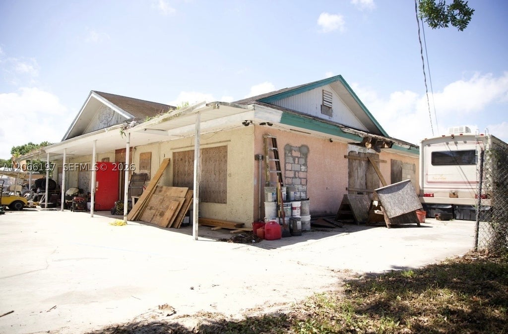 Photo of 603 S 33rd St, Fort Pierce, FL 34947 (MLS # A12066197)
