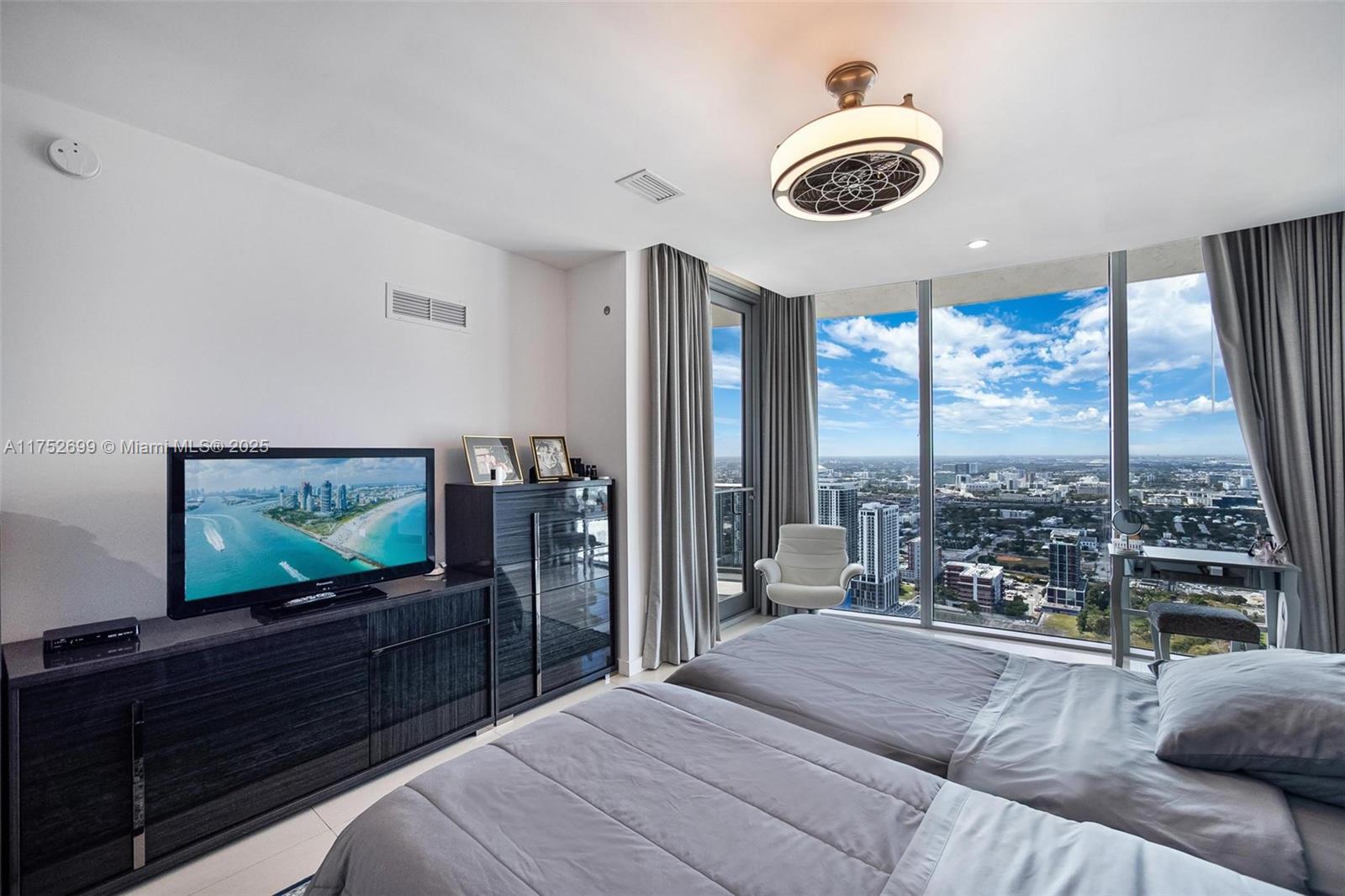ARIA ON THE BAY CONDO - Residential