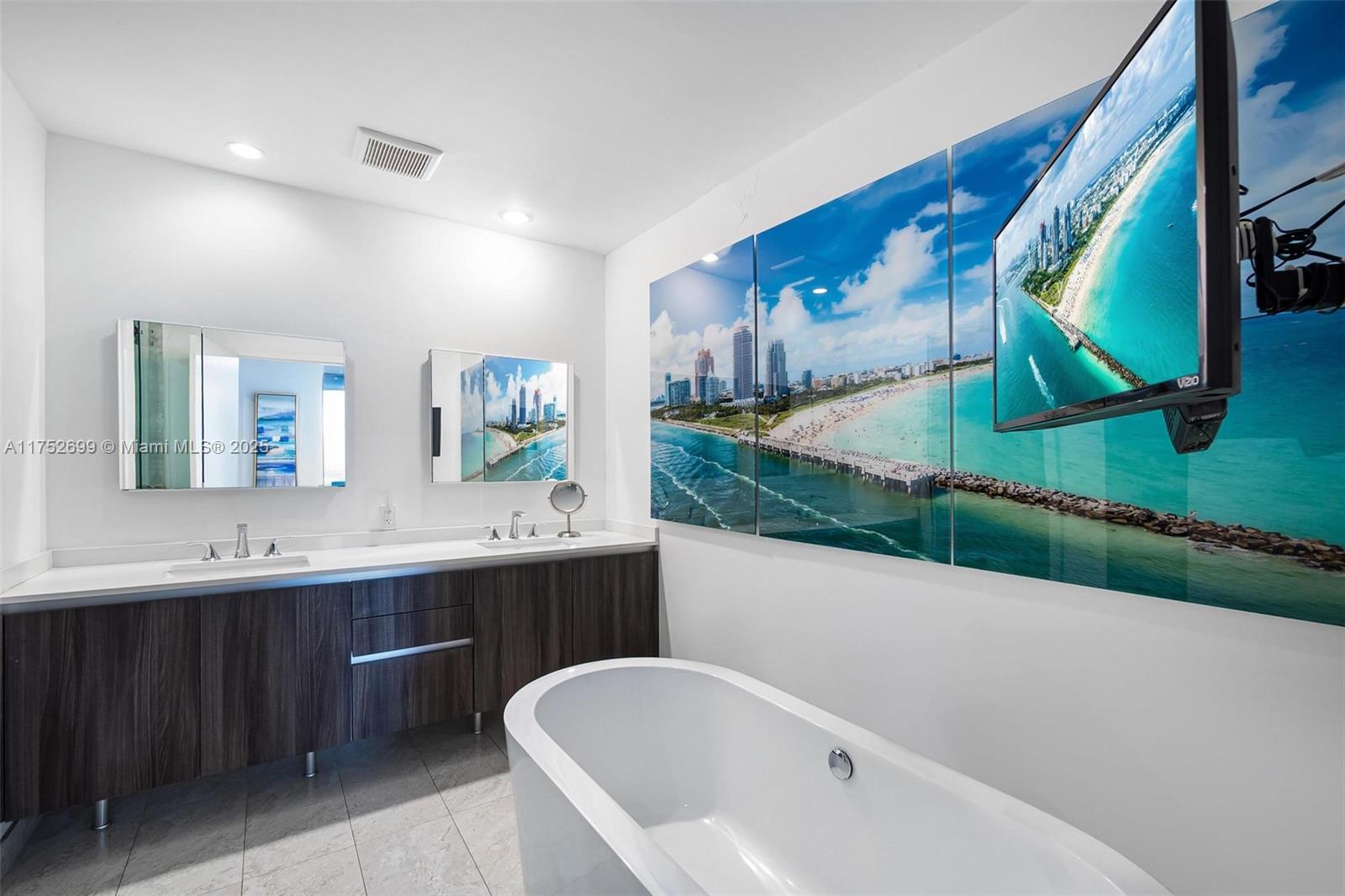 ARIA ON THE BAY CONDO - Residential