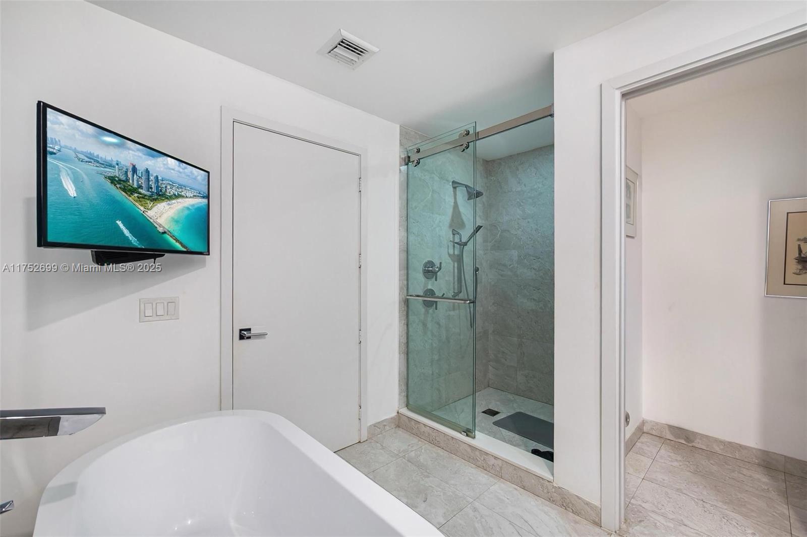 ARIA ON THE BAY CONDO - Residential