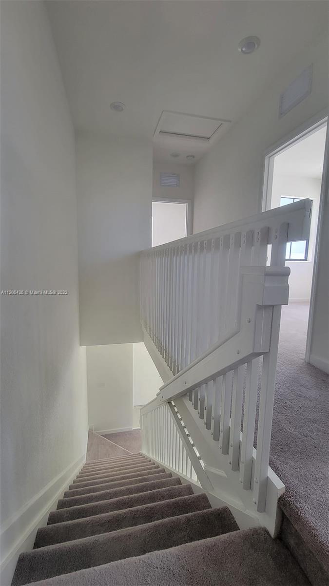 PINE VISTA - Residential Lease