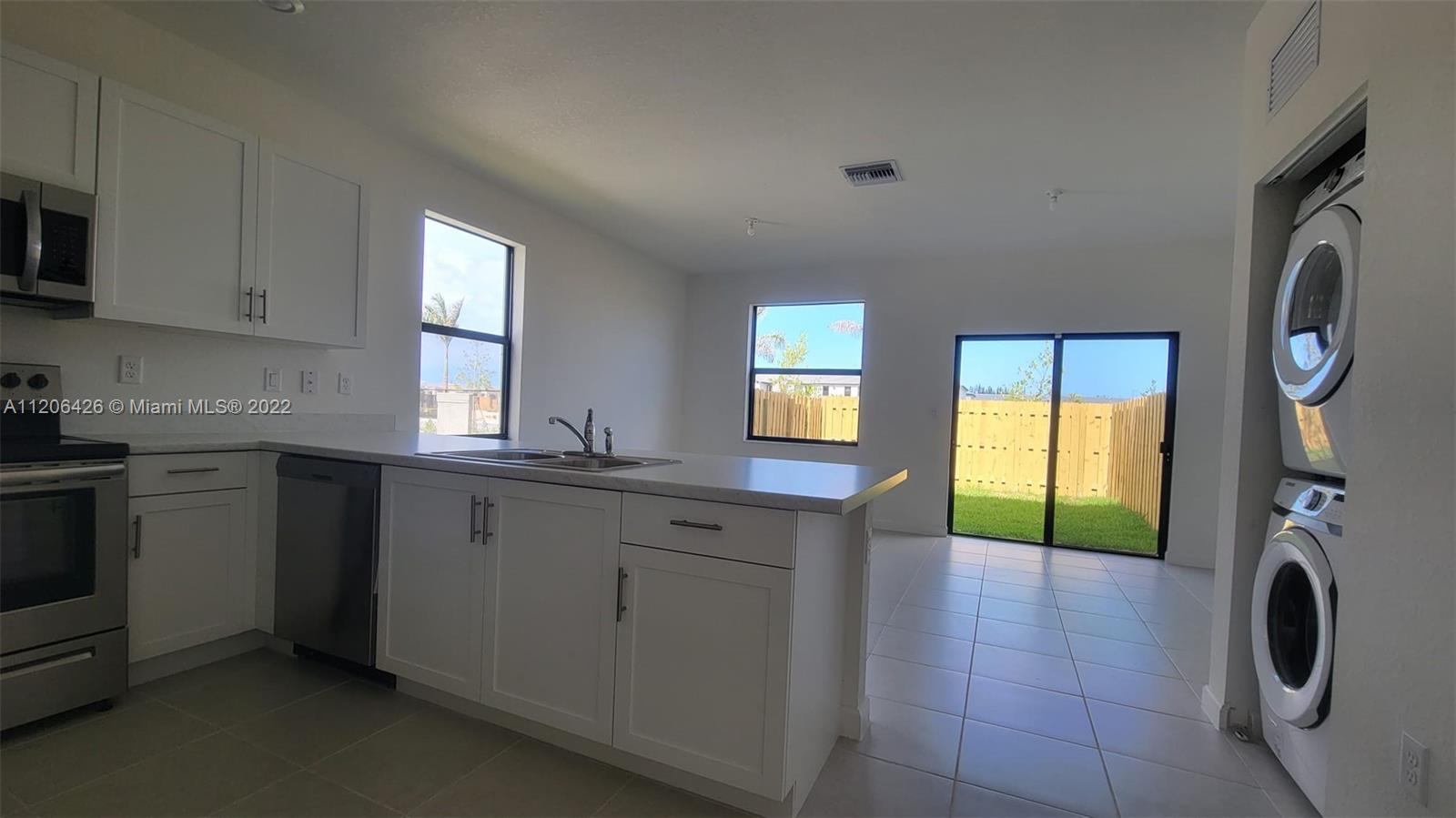 PINE VISTA - Residential Lease