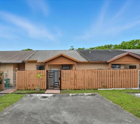 6726 NW 188th Ter Hialeah FL 33015
