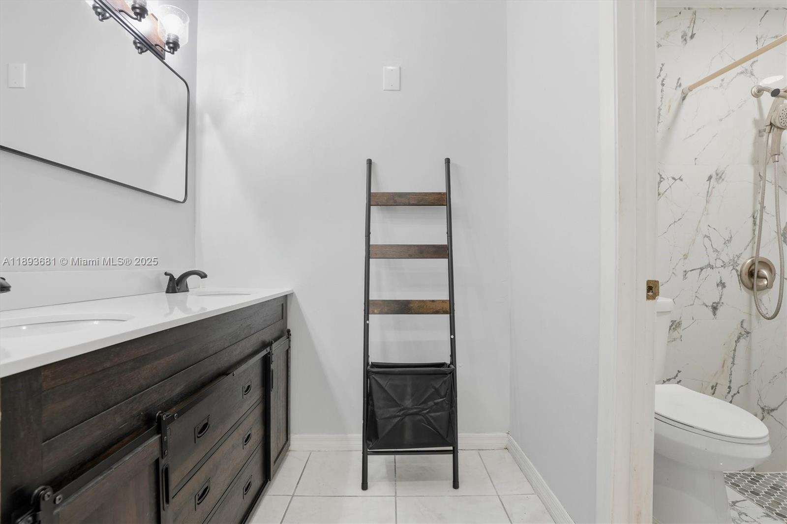 COUNTRY LAKE MANORS TOWNH - Residential