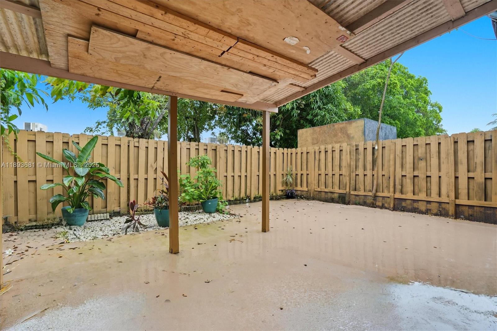 COUNTRY LAKE MANORS TOWNH - Residential