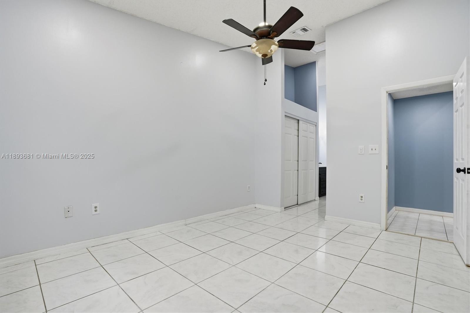 COUNTRY LAKE MANORS TOWNH - Residential