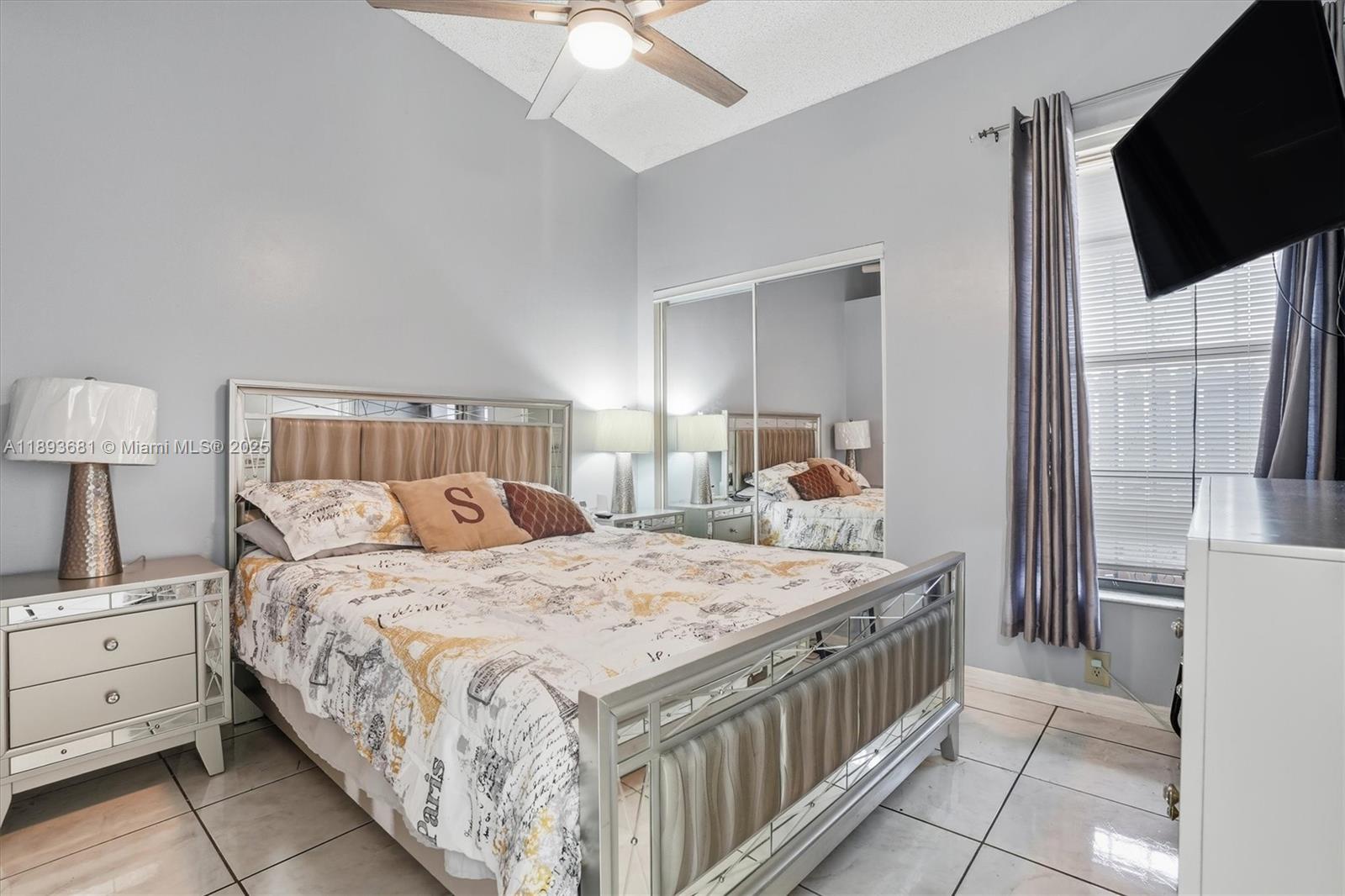 COUNTRY LAKE MANORS TOWNH - Residential