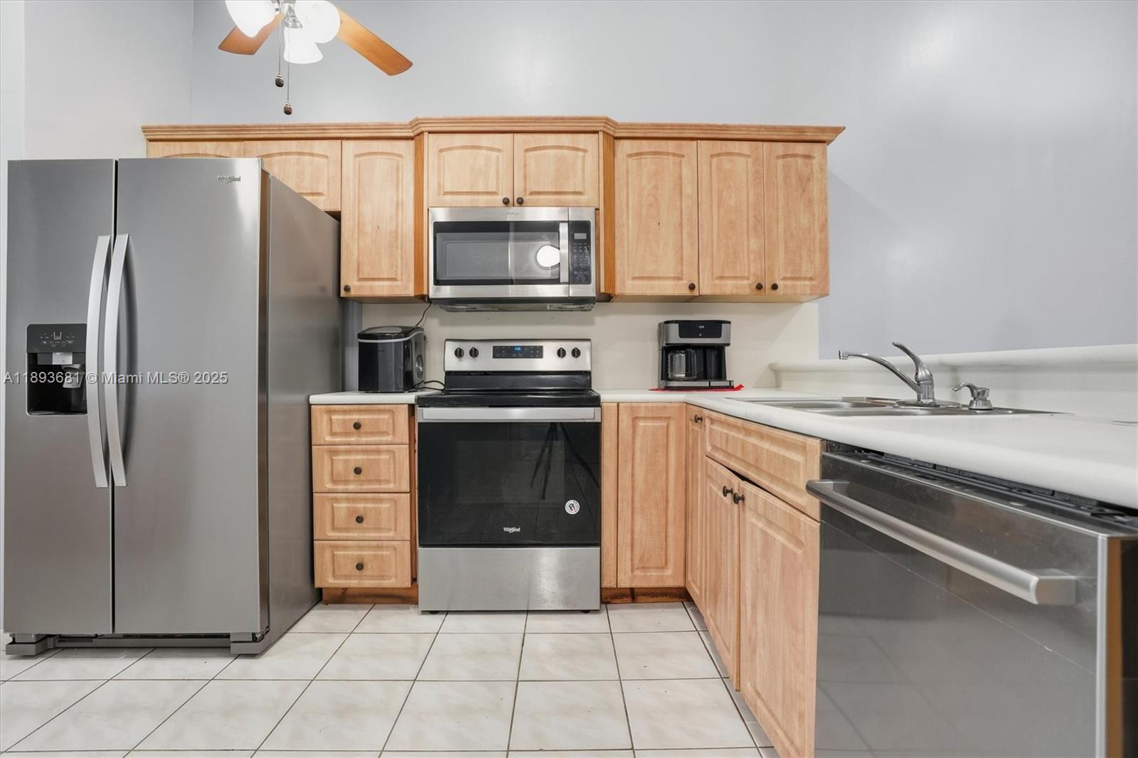 COUNTRY LAKE MANORS TOWNH - Residential