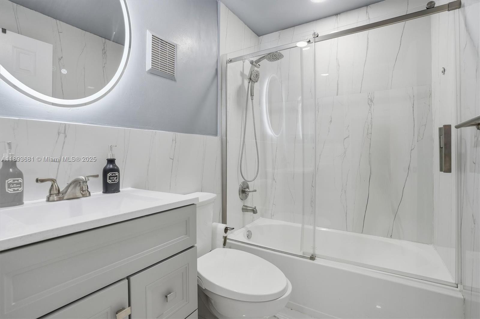COUNTRY LAKE MANORS TOWNH - Residential