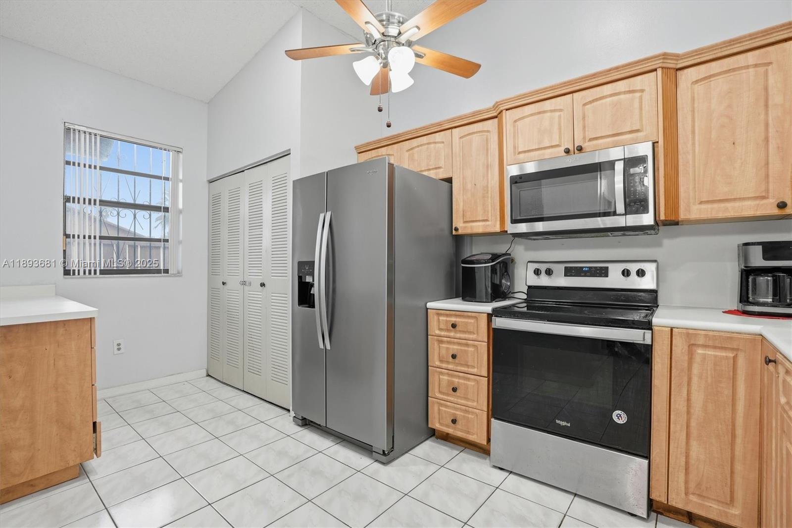COUNTRY LAKE MANORS TOWNH - Residential