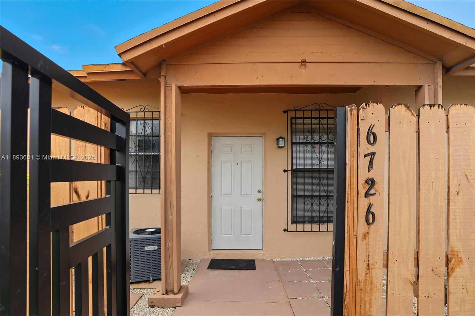 COUNTRY LAKE MANORS TOWNH - Residential