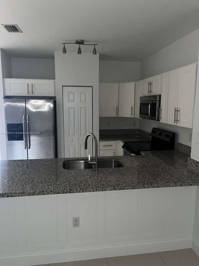 MARINER VILLAGE OF MARTIN - Residential Lease