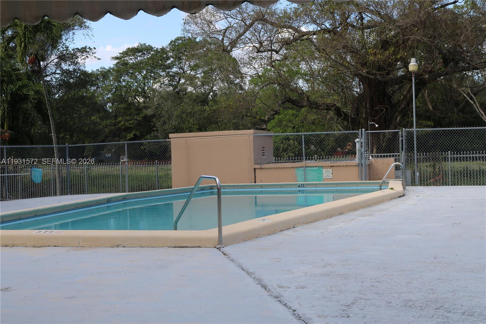 ROLLING GREEN CONDO F - Residential