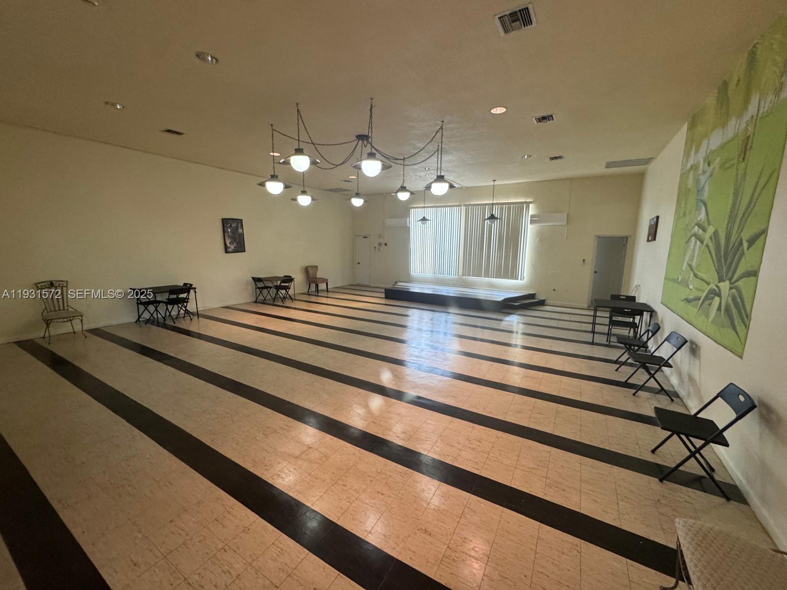 ROLLING GREEN CONDO F - Residential