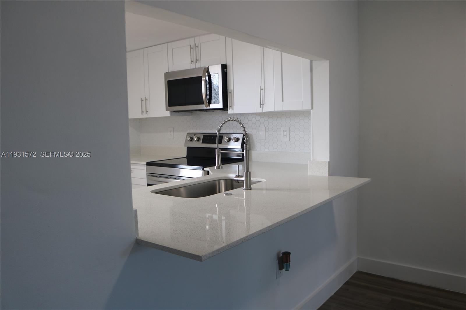 ROLLING GREEN CONDO F - Residential