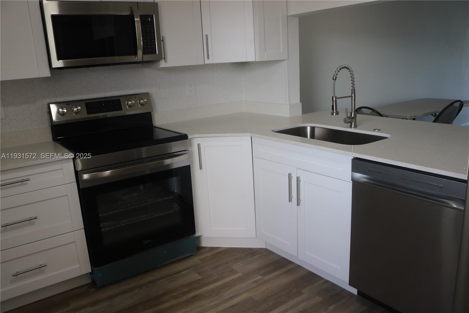 ROLLING GREEN CONDO F - Residential