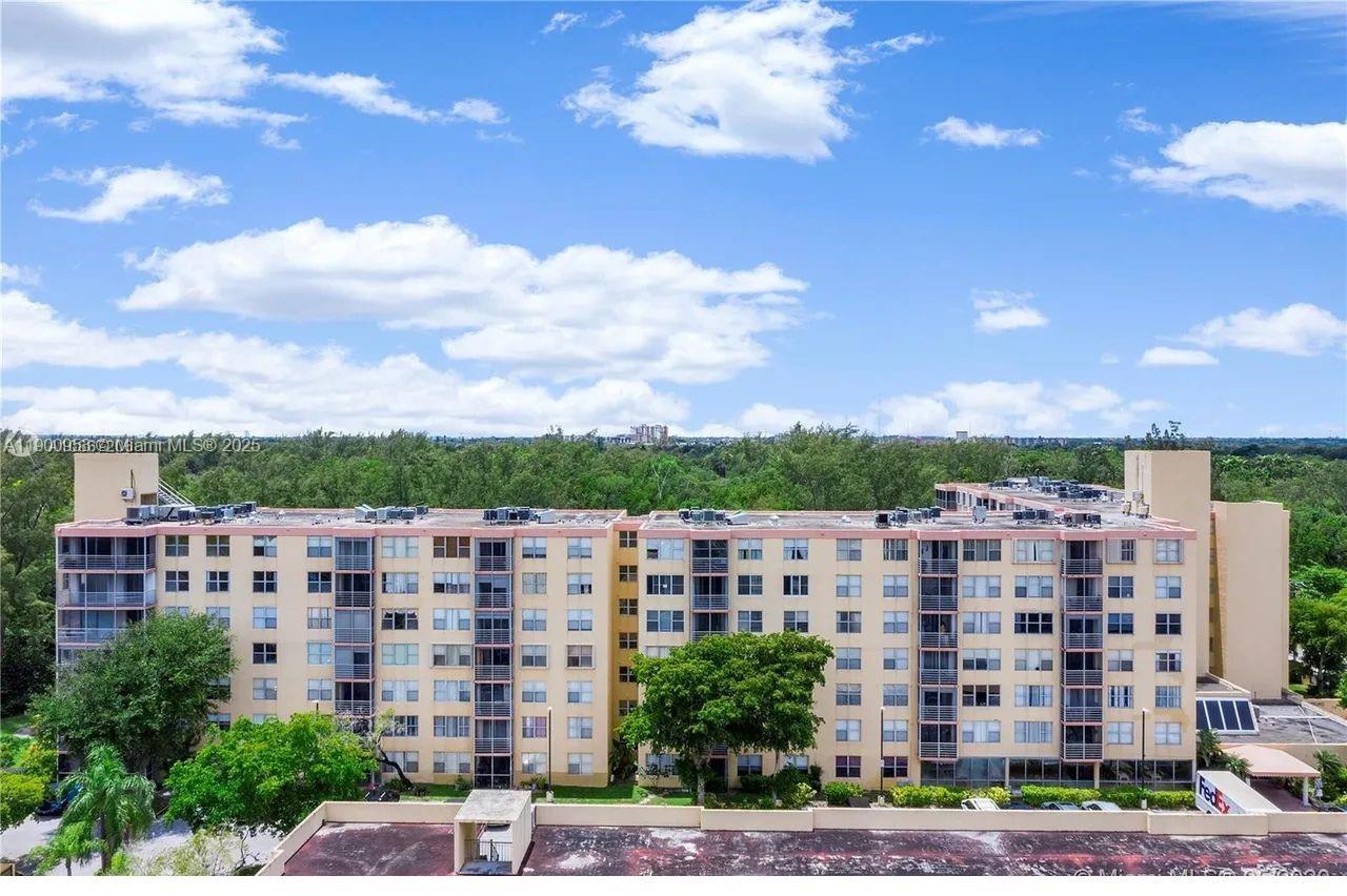 GREYNOLDS PARK CLUB CONDO - Residential