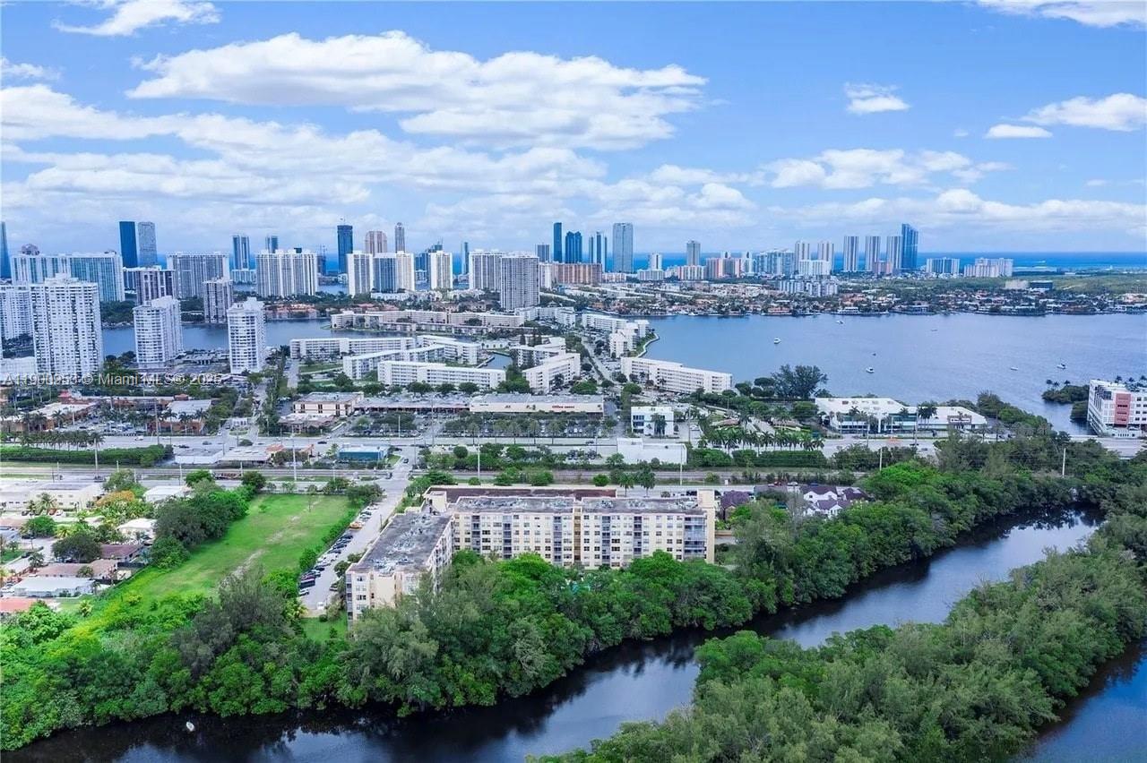 GREYNOLDS PARK CLUB CONDO - Residential