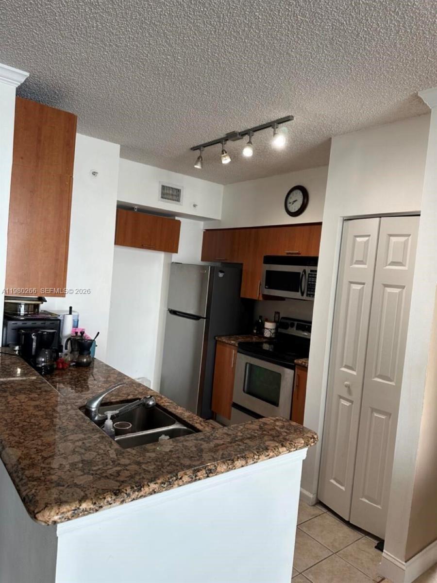 PORTO BELLAGIO CONDO - Residential