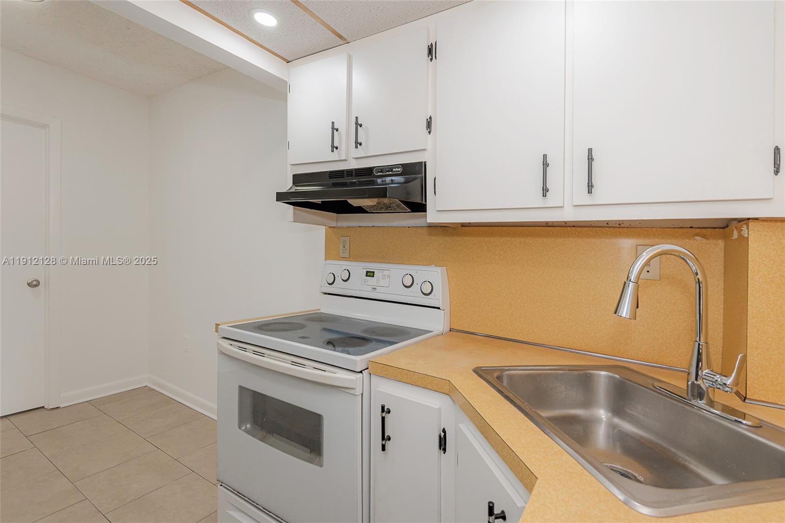 MOONRAKER CONDO - Residential Lease