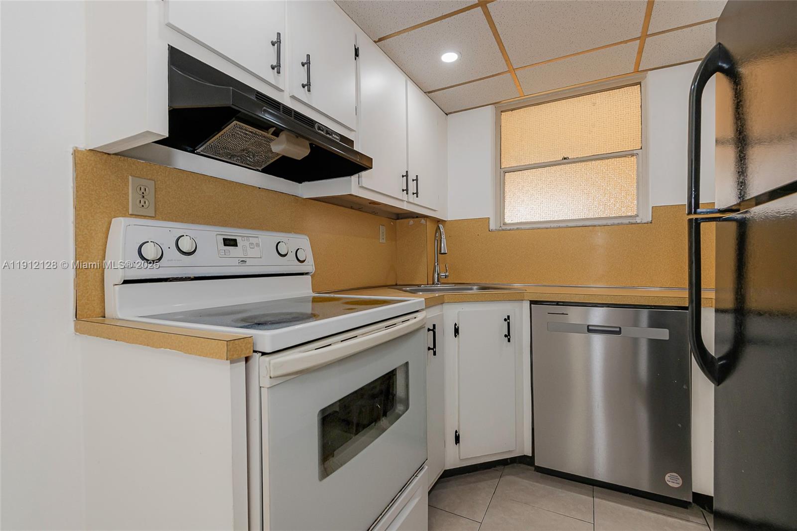 MOONRAKER CONDO - Residential Lease