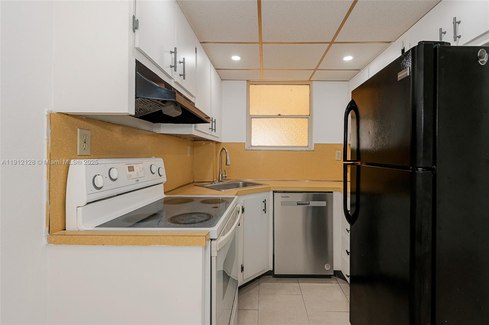 MOONRAKER CONDO - Residential Lease