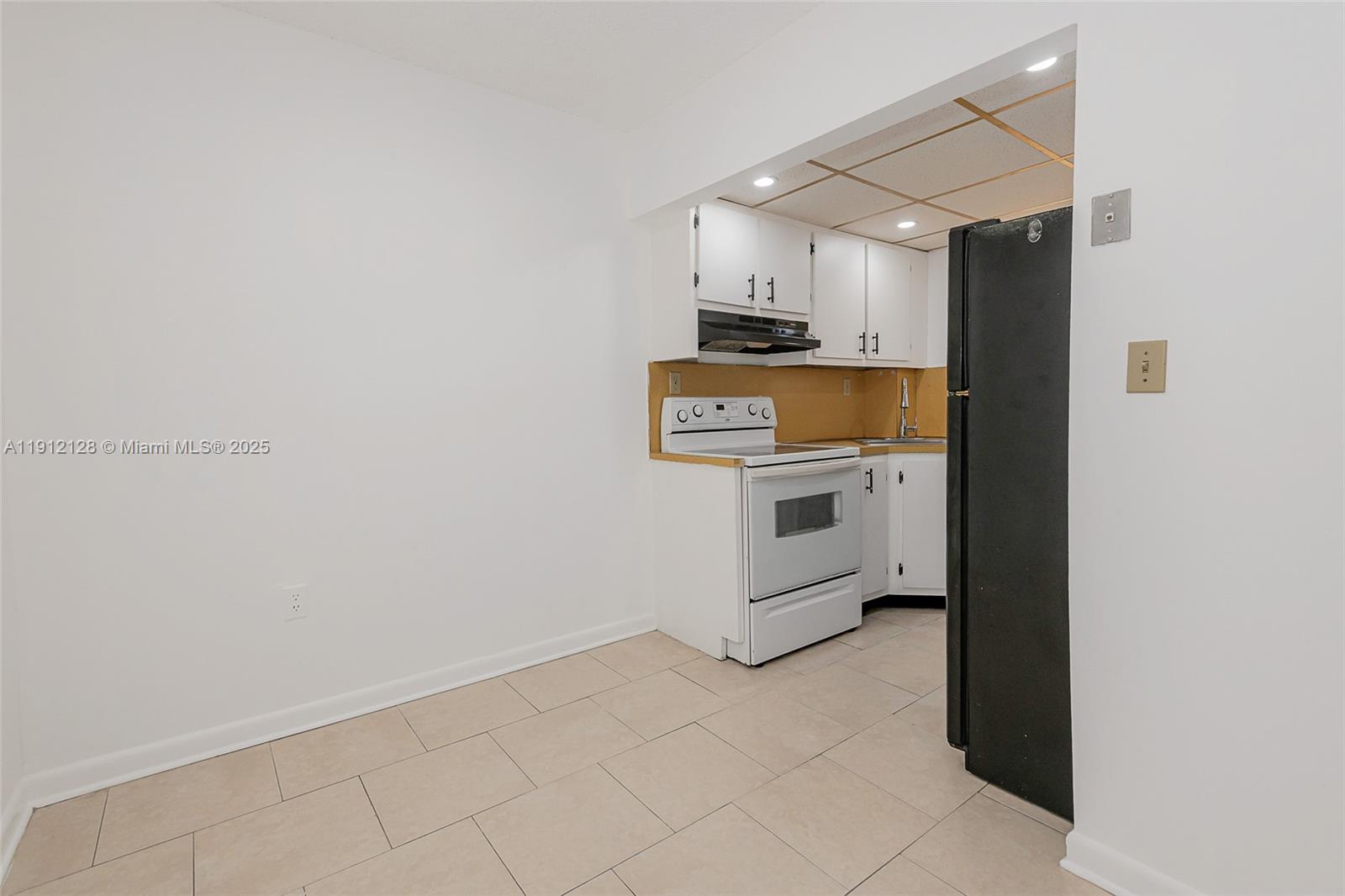 MOONRAKER CONDO - Residential Lease