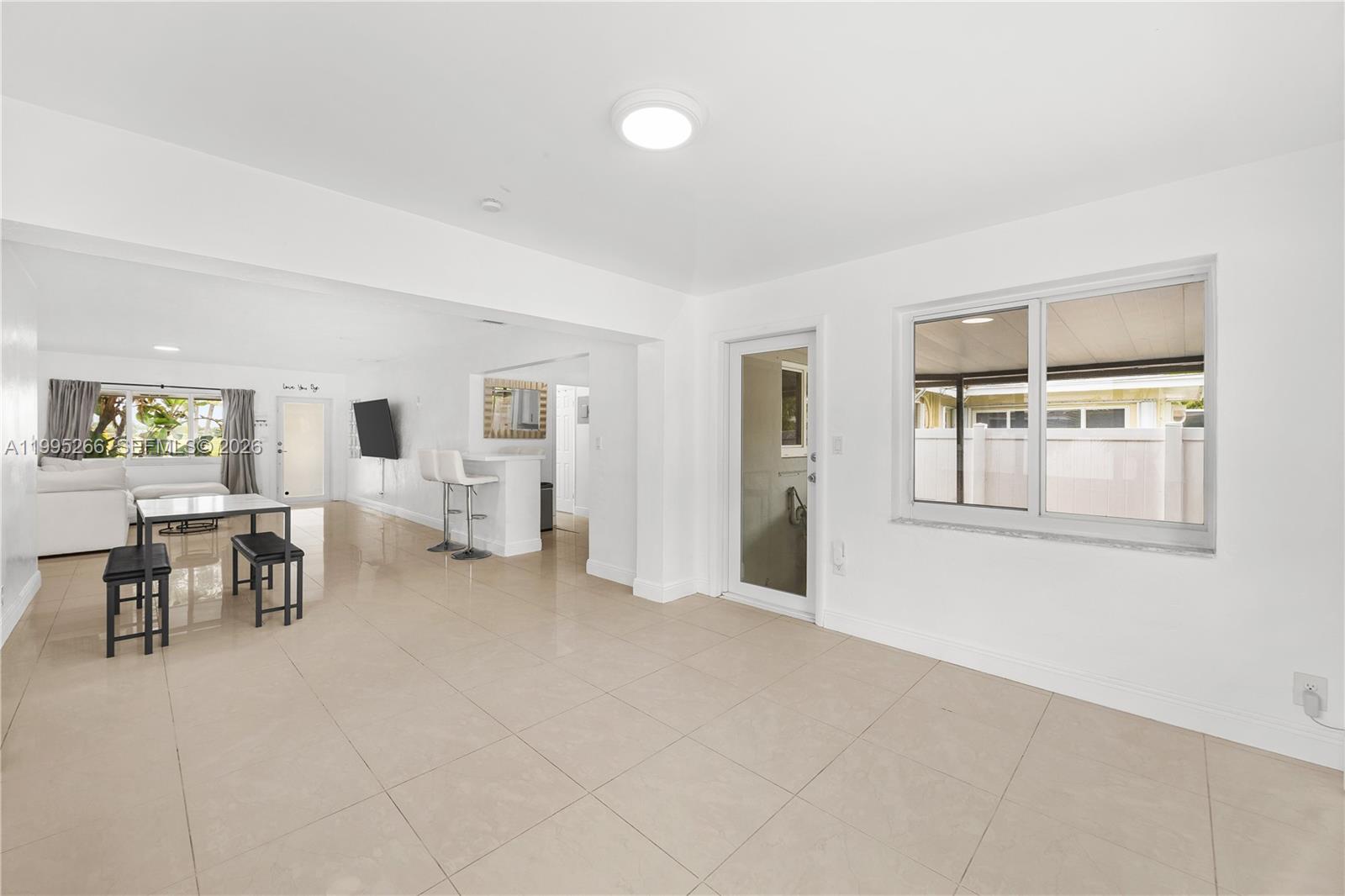 HOLLYWOOD COUNTRY CLUB DI - Residential