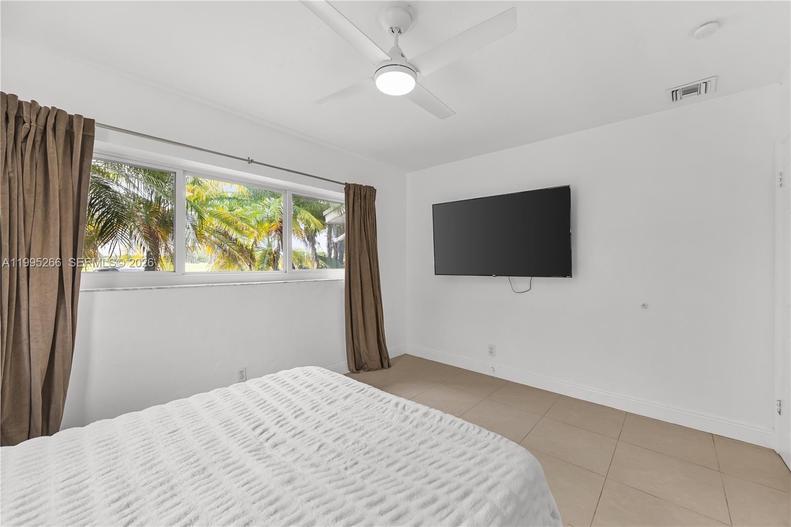 HOLLYWOOD COUNTRY CLUB DI - Residential