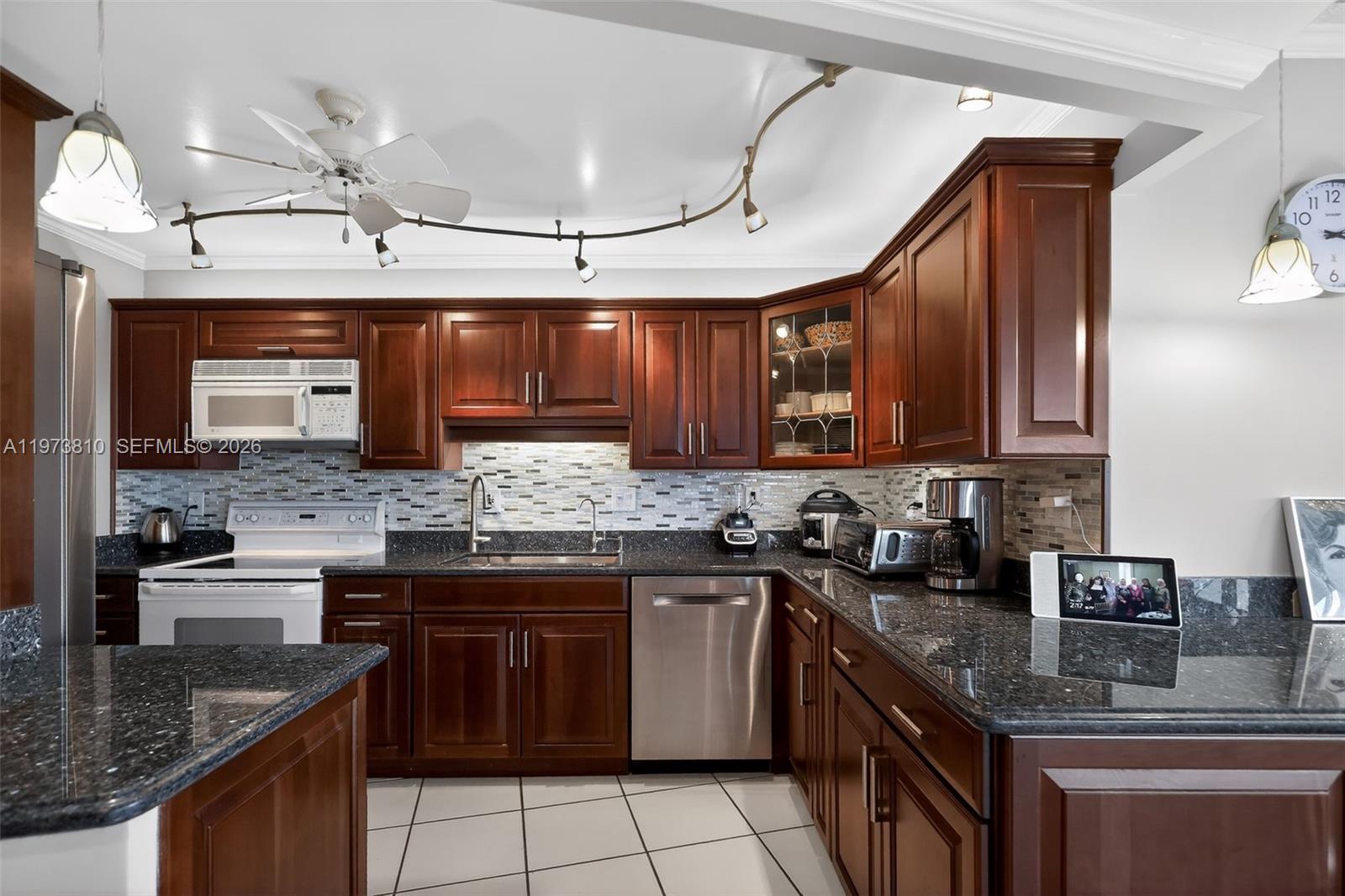 MAYA MARCA CONDO - Residential