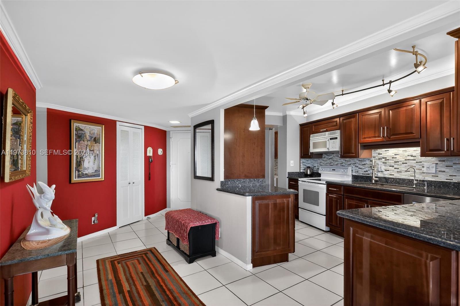 MAYA MARCA CONDO - Residential