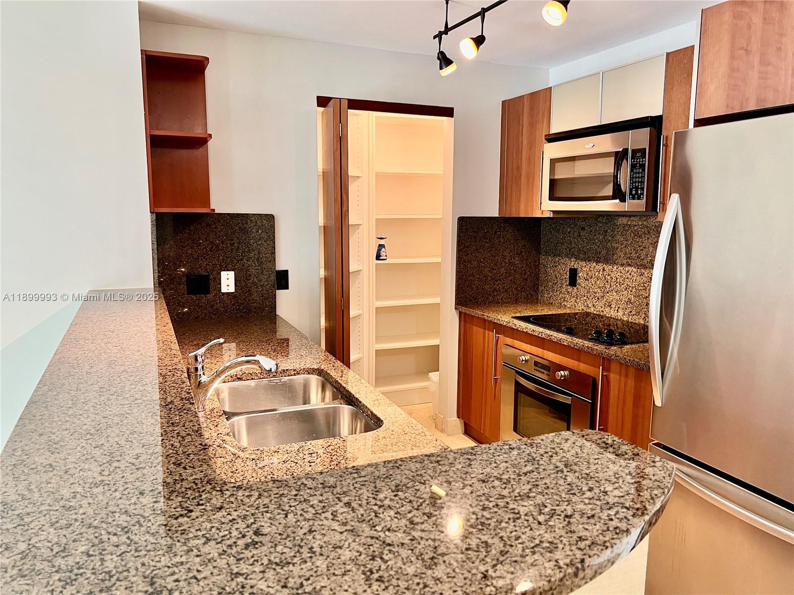 300 S Biscayne Blvd 2006