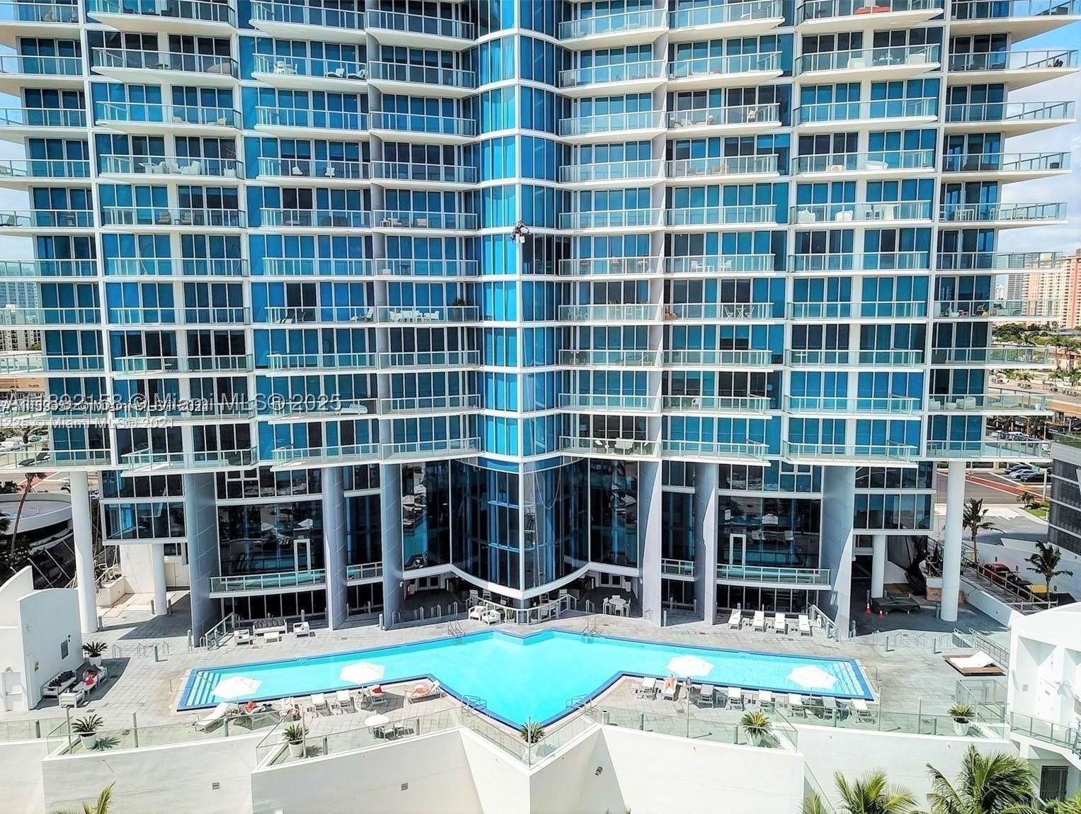 17001 Collins Ave 3705