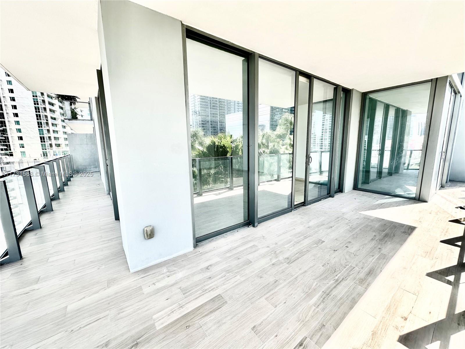 REACH CONDO - Residential