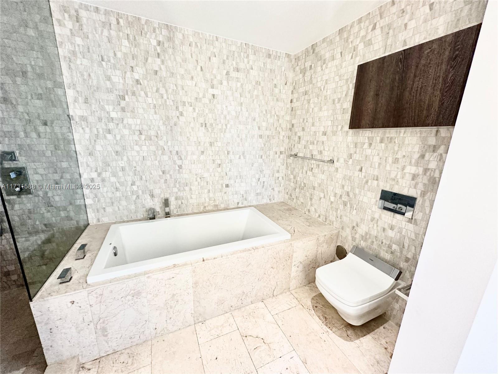 REACH CONDO - Residential