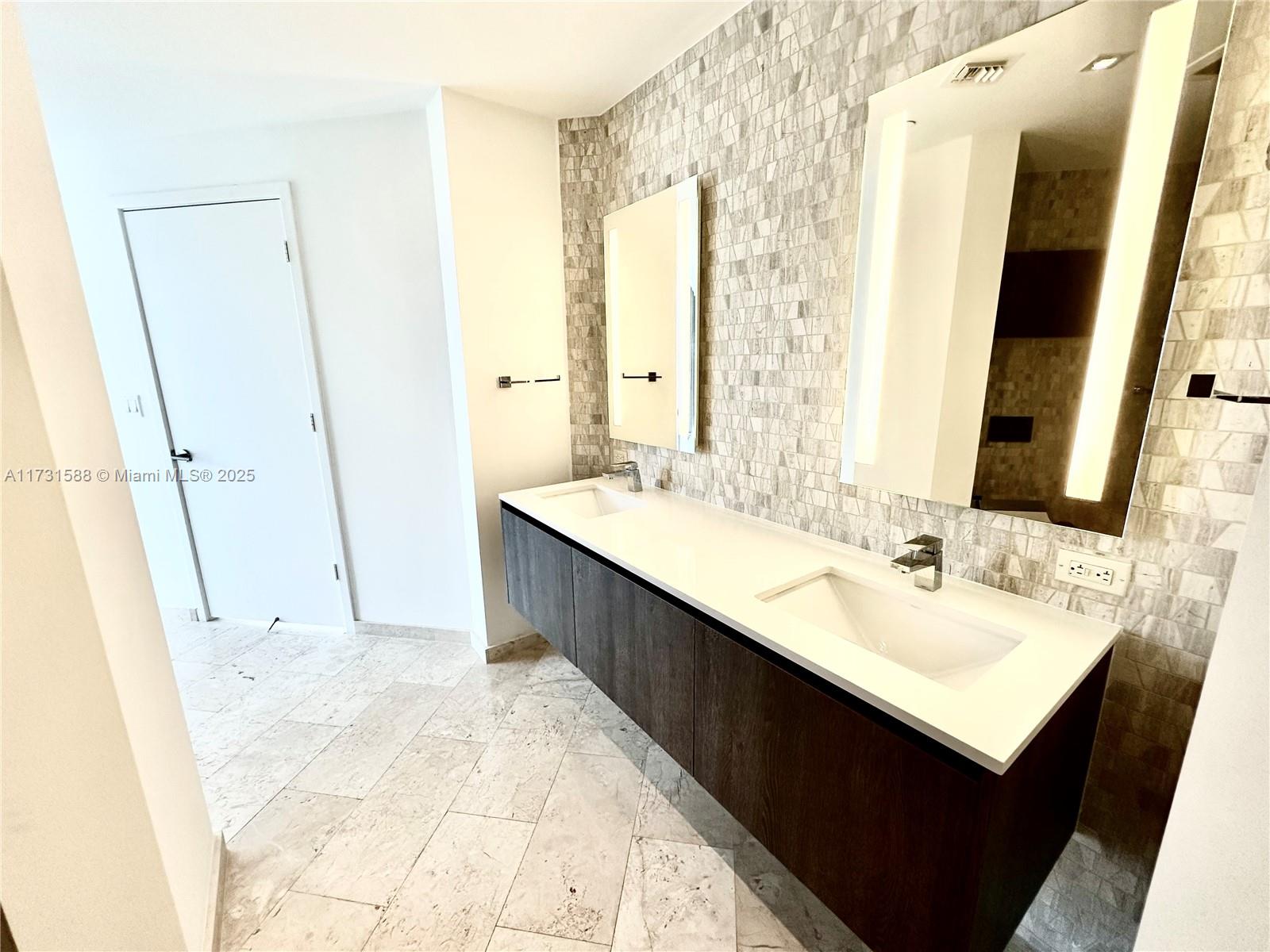 REACH CONDO - Residential